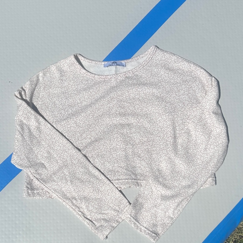 Long sleeve cropped heart pattern shirt